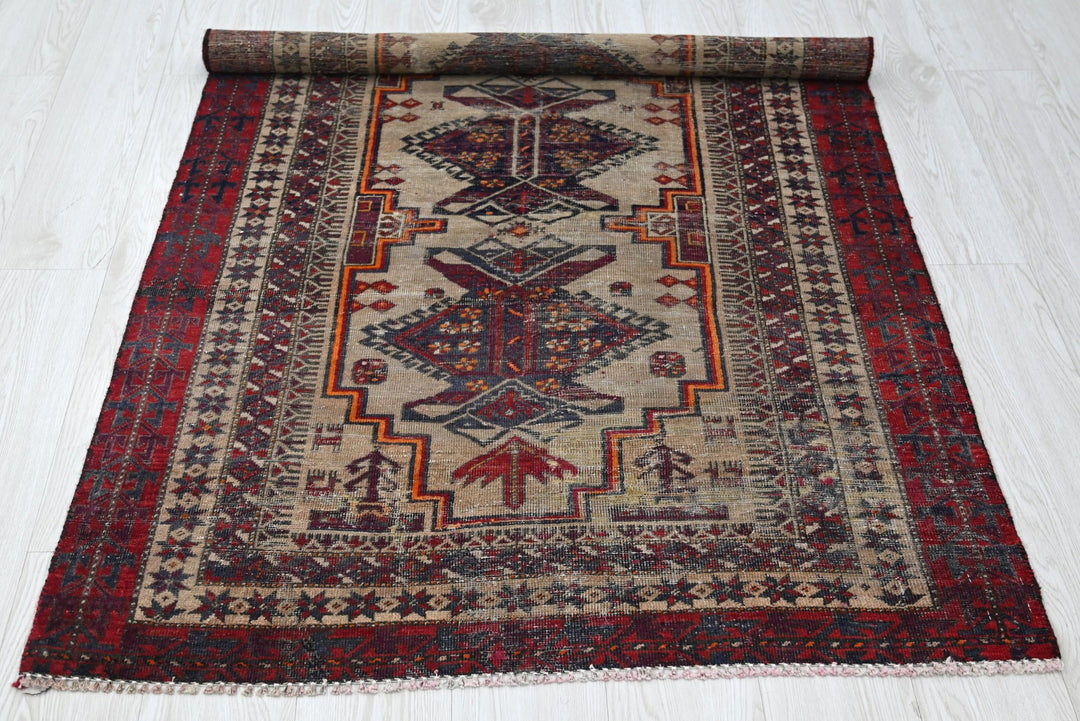brown Accent rug 3' 4" x 5' 9"
