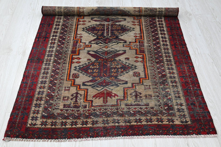 brown Accent rug 3' 4" x 5' 9"