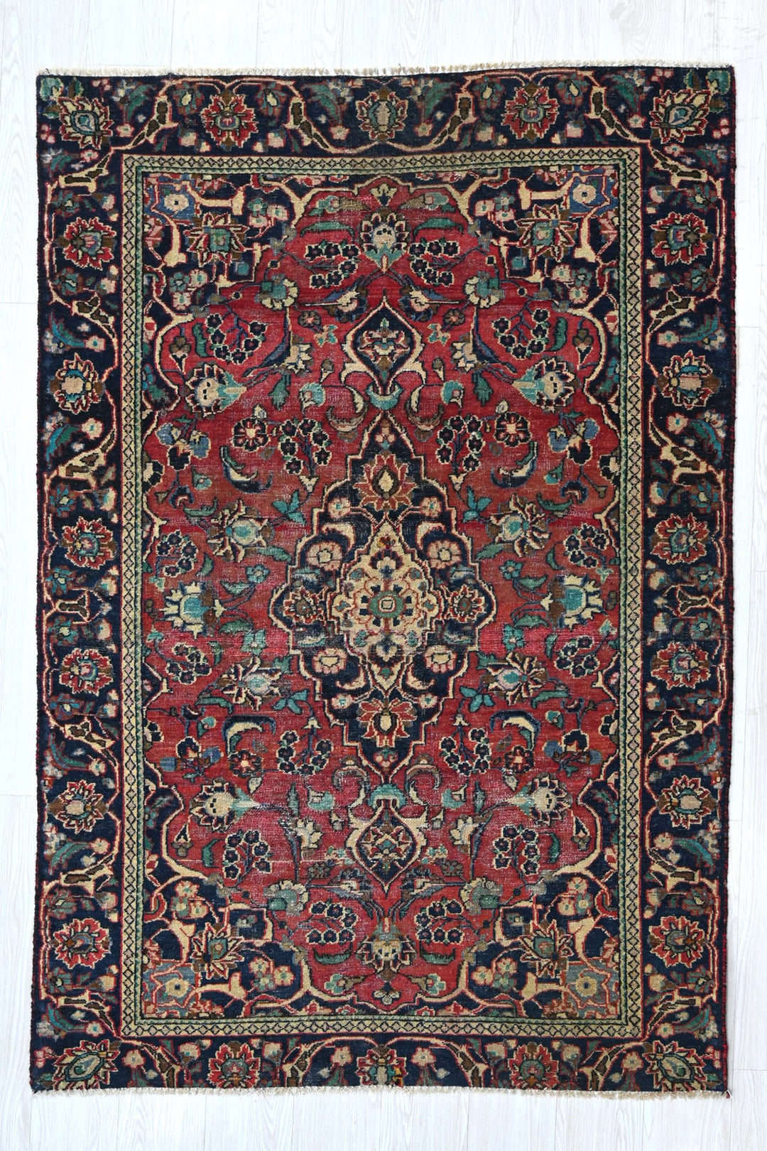 red Accent rug 4' 0" x 6' 2"