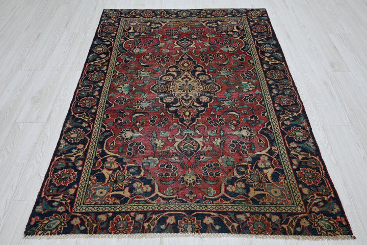 red Accent rug 4' 0" x 6' 2"