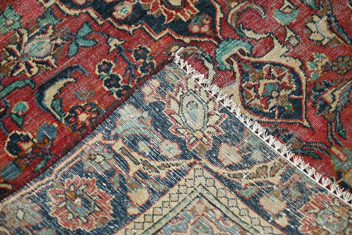 red Accent rug 4' 0" x 6' 2"