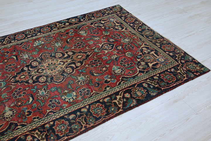 red Accent rug 4' 0" x 6' 2"
