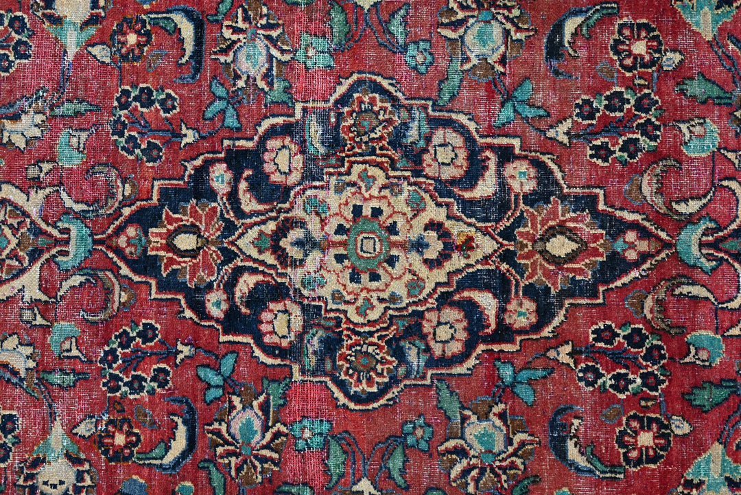 red Accent rug 4' 0" x 6' 2"
