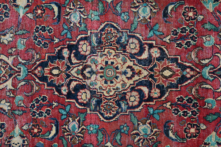 red Accent rug 4' 0" x 6' 2"