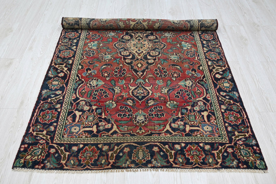 red Accent rug 4' 0" x 6' 2"