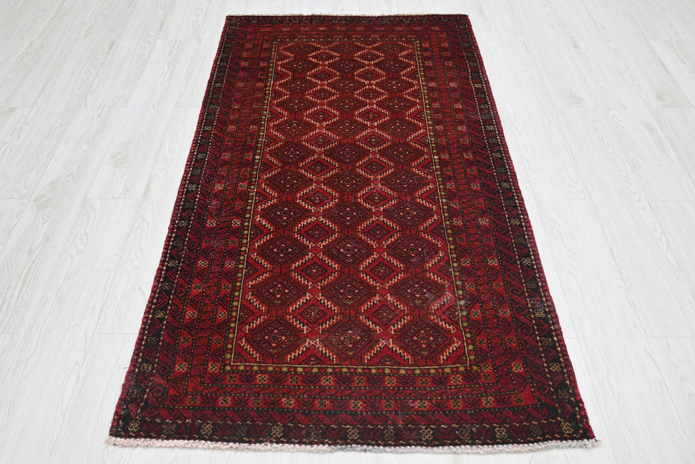 red Accent rug 3' 1" x 6' 0"
