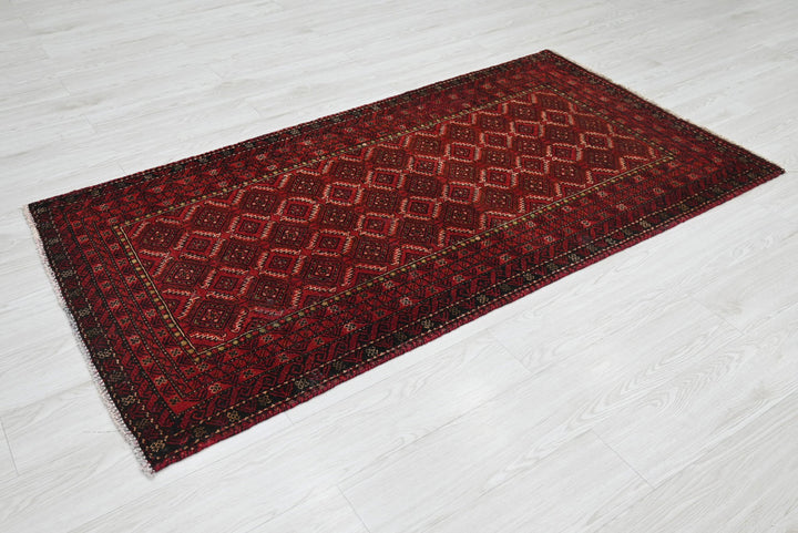 red Accent rug 3' 1" x 6' 0"