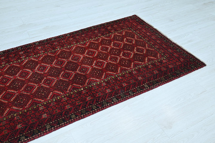 red Accent rug 3' 1" x 6' 0"