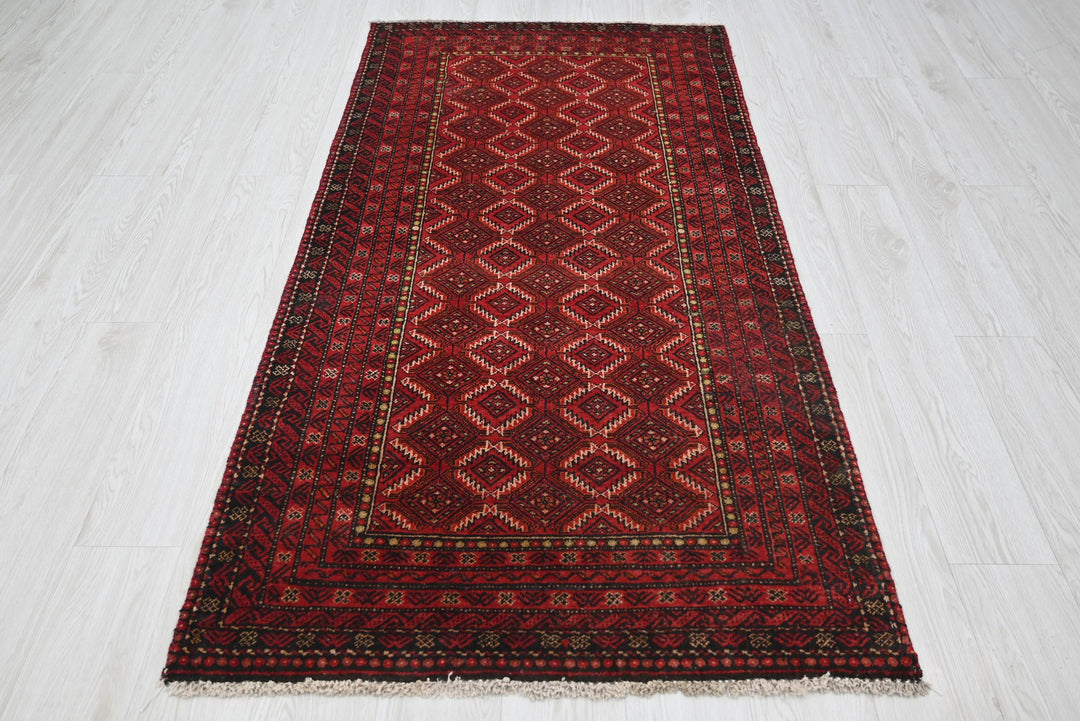 red Accent rug 3' 1" x 6' 0"