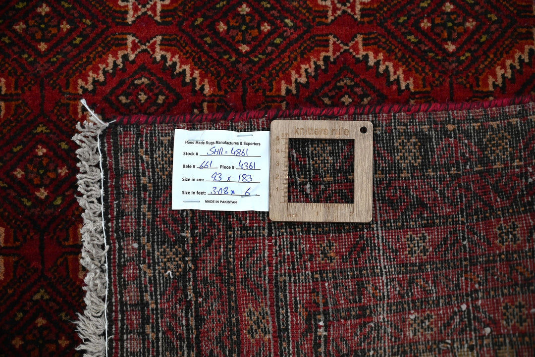 red Accent rug 3' 1" x 6' 0"