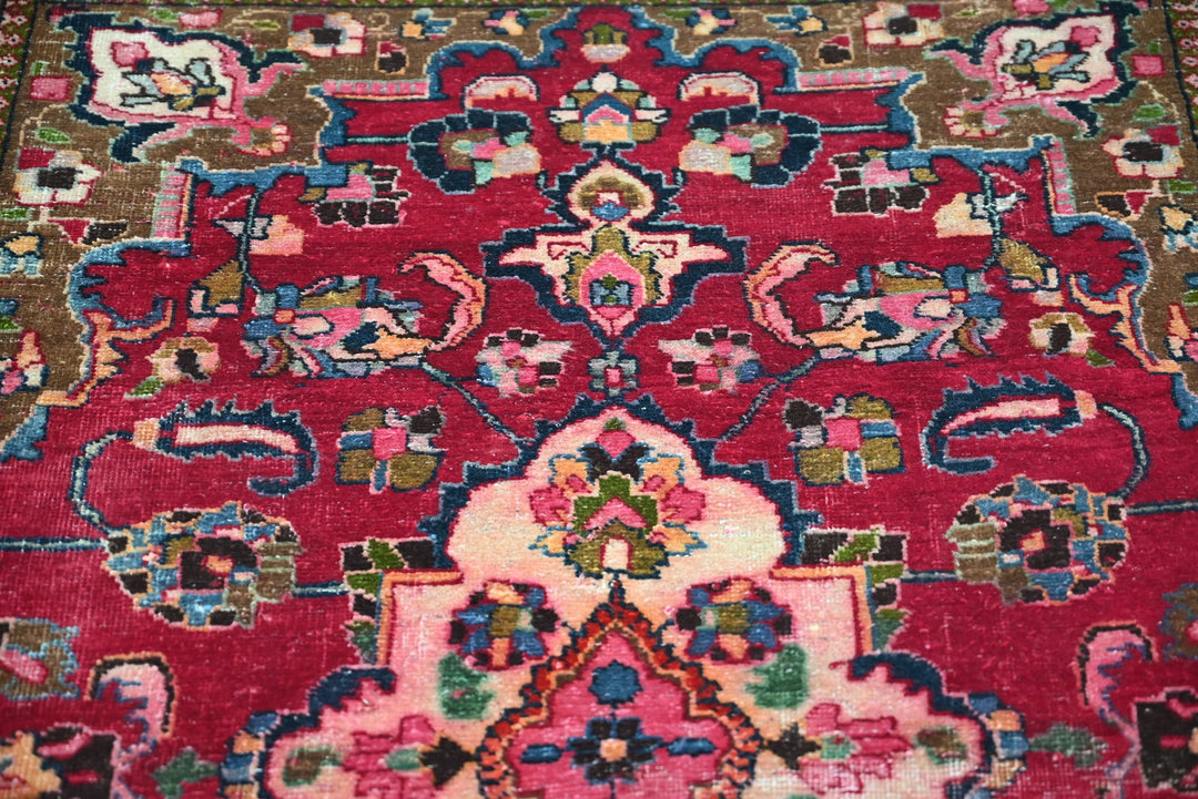 red Accent rug 4' 1" x 5' 10"