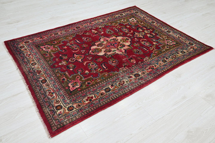 red Accent rug 4' 1" x 5' 10"