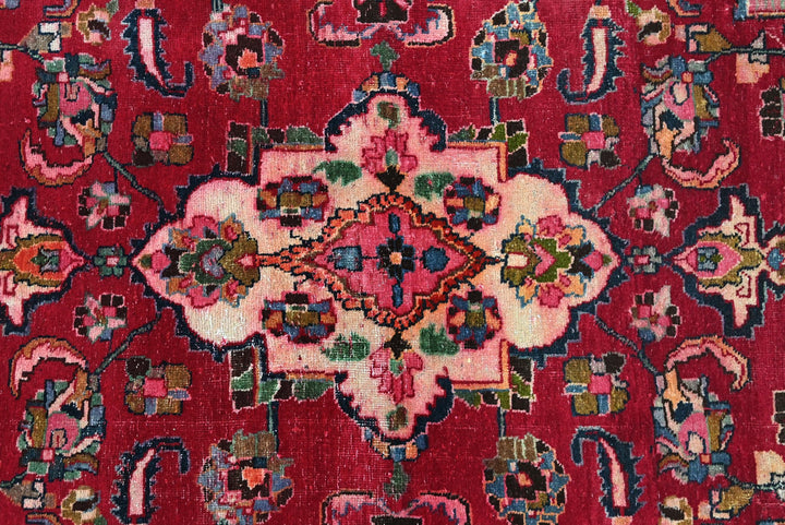red Accent rug 4' 1" x 5' 10"