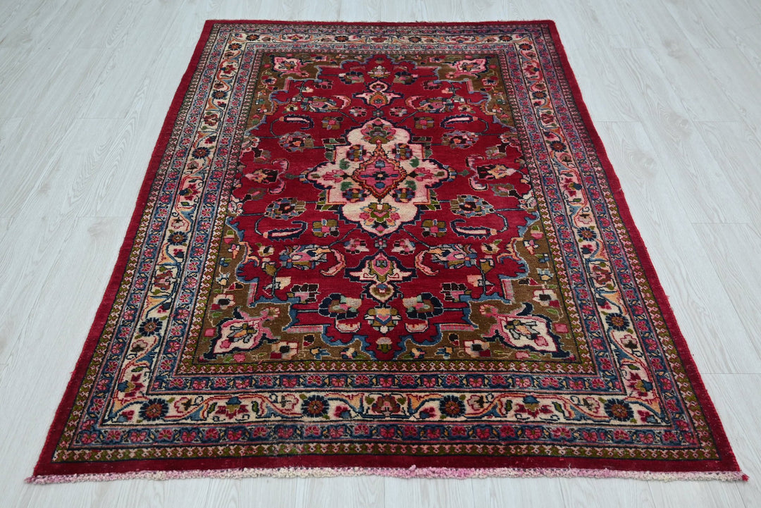 red Accent rug 4' 1" x 5' 10"