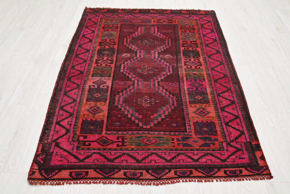 red Accent rug 3' 10" x 5' 9"
