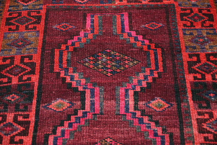 red Accent rug 3' 10" x 5' 9"