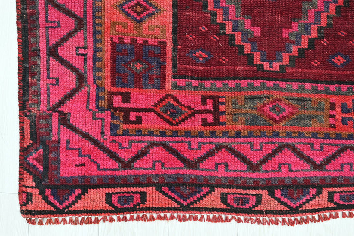 red Accent rug 3' 10" x 5' 9"