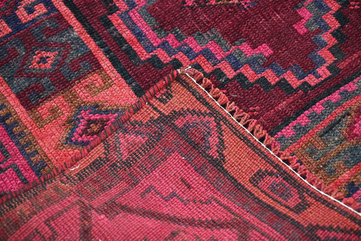 red Accent rug 3' 10" x 5' 9"