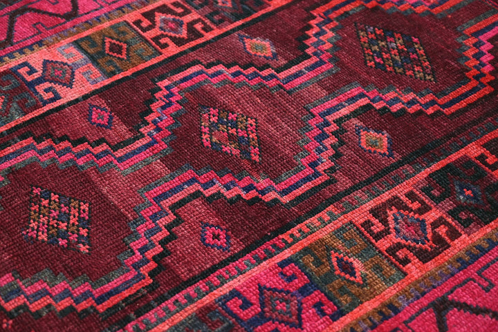 red Accent rug 3' 10" x 5' 9"