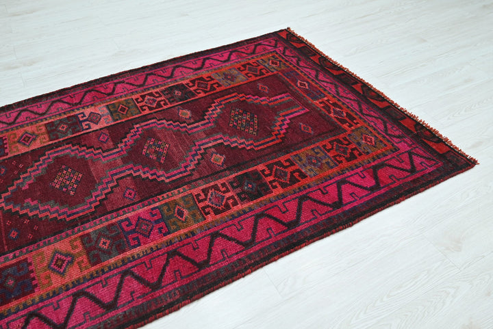 red Accent rug 3' 10" x 5' 9"