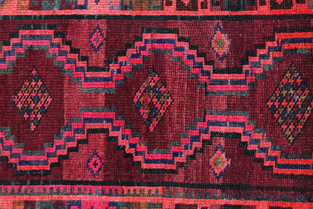 red Accent rug 3' 10" x 5' 9"