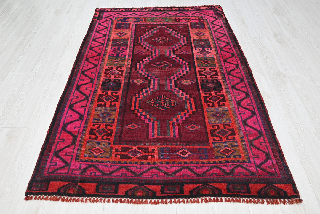 red Accent rug 3' 10" x 5' 9"