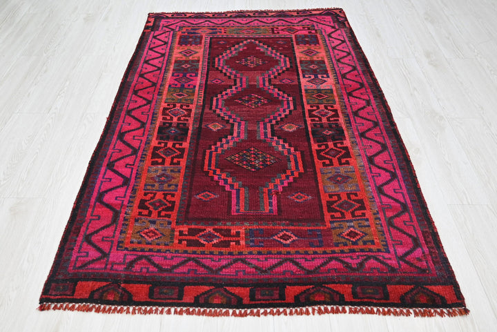 red Accent rug 3' 10" x 5' 9"