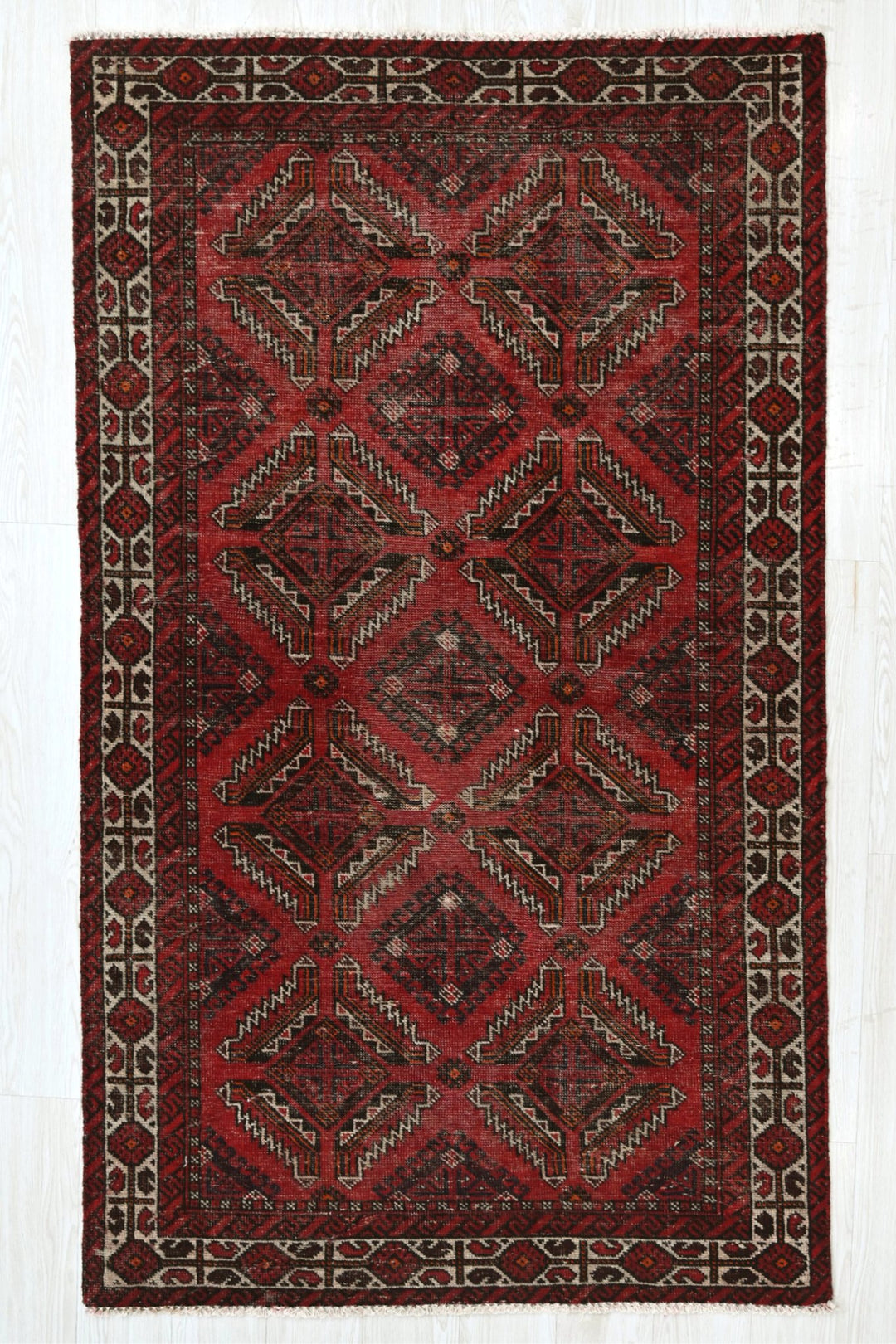 red Accent rug 3' 9" x 6' 5"