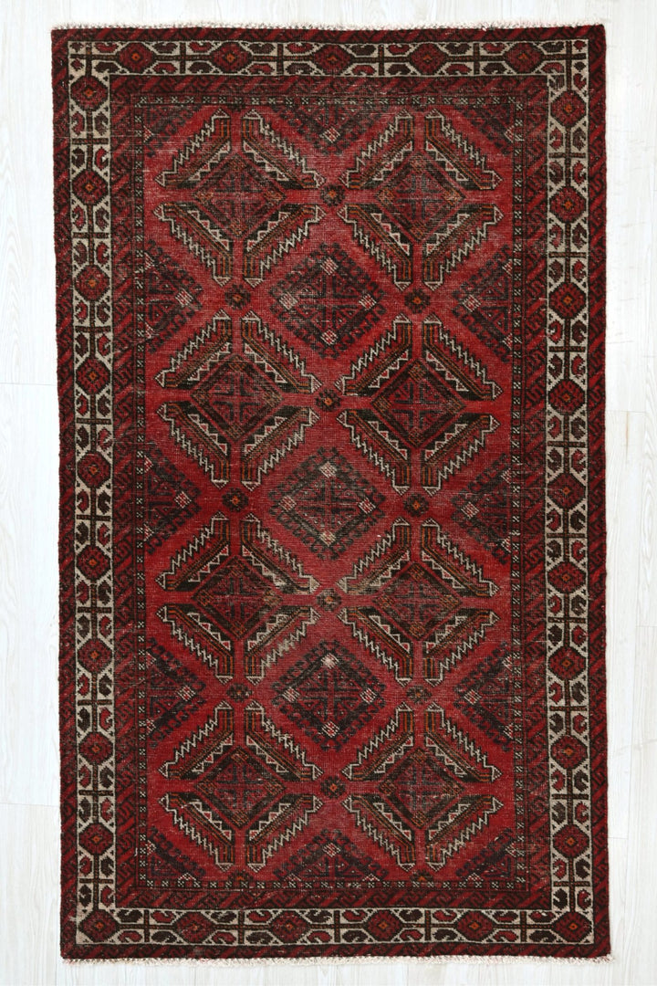 red Accent rug 3' 9" x 6' 5"