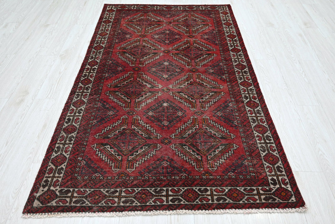 red Accent rug 3' 9" x 6' 5"