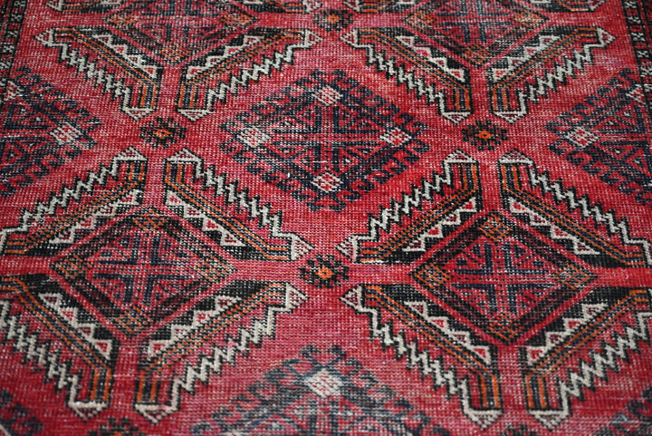 red Accent rug 3' 9" x 6' 5"