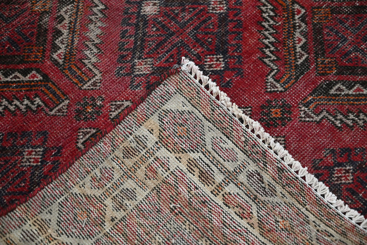 red Accent rug 3' 9" x 6' 5"