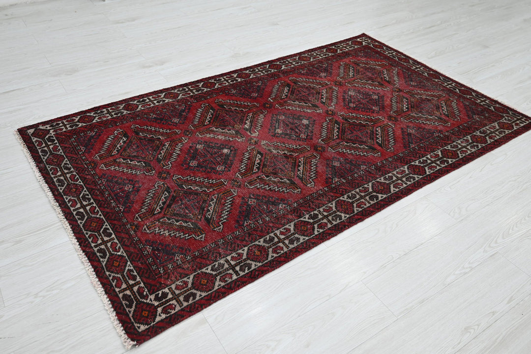 red Accent rug 3' 9" x 6' 5"
