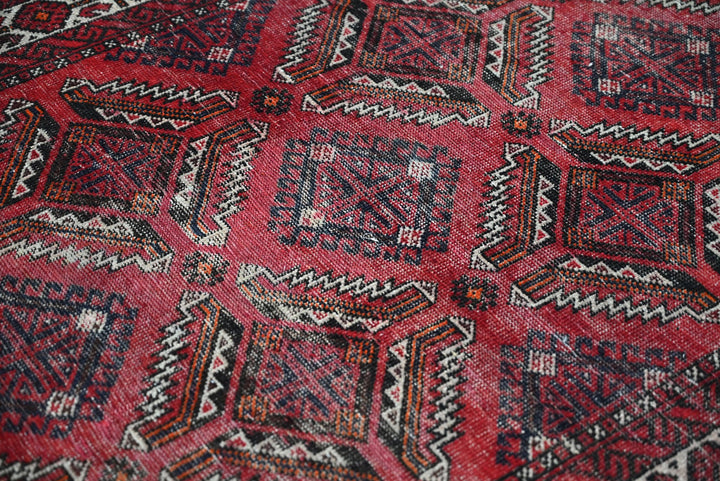 red Accent rug 3' 9" x 6' 5"