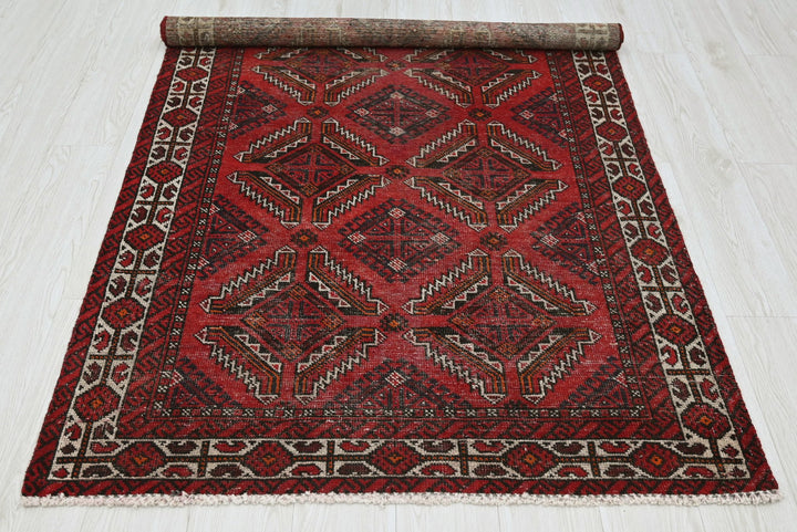 red Accent rug 3' 9" x 6' 5"