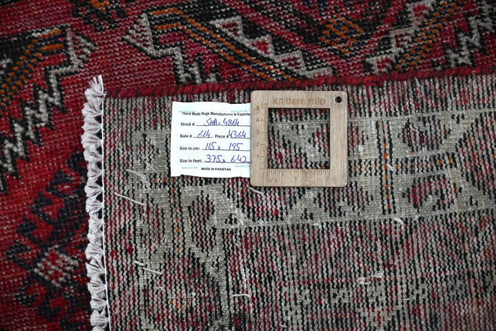 red Accent rug 3' 9" x 6' 5"