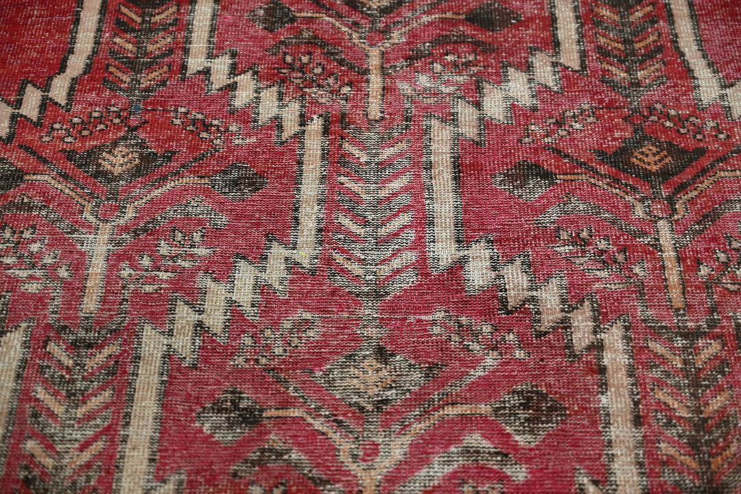 red Accent rug 3' 10" x 6' 4"