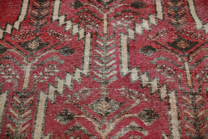 red Accent rug 3' 10" x 6' 4"