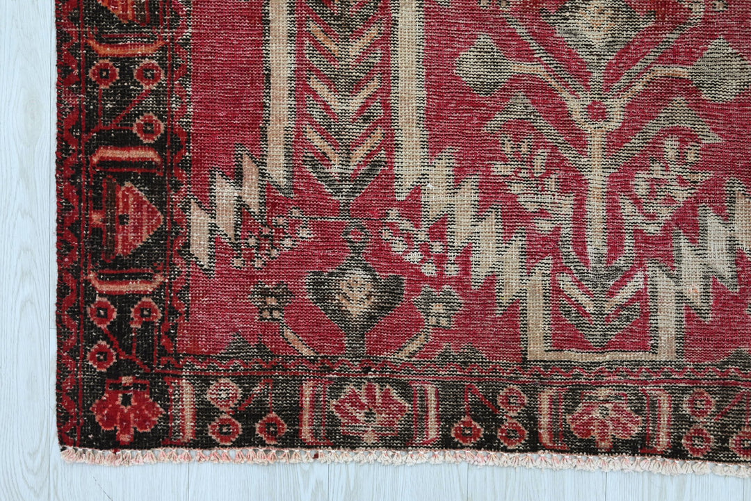 red Accent rug 3' 10" x 6' 4"