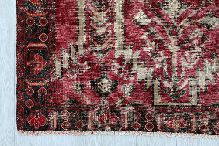 red Accent rug 3' 10" x 6' 4"