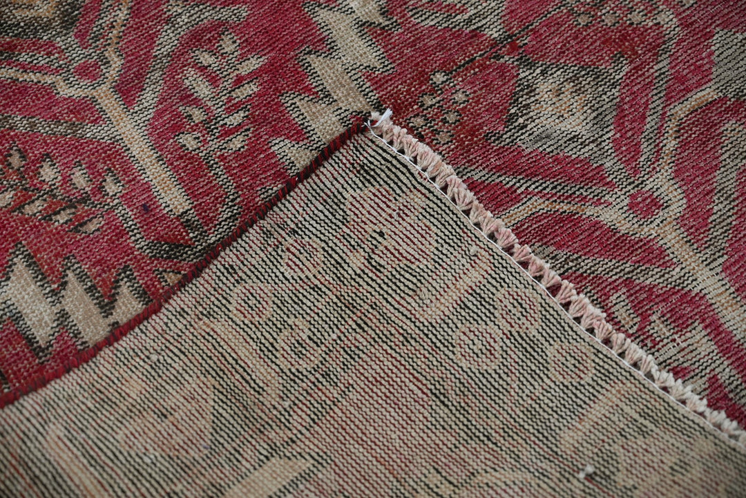 red Accent rug 3' 10" x 6' 4"