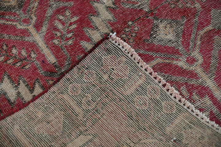 red Accent rug 3' 10" x 6' 4"