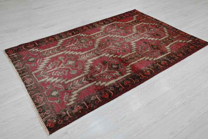 red Accent rug 3' 10" x 6' 4"