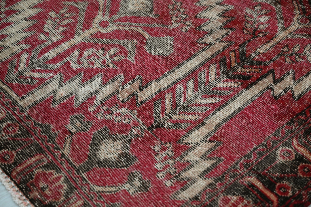 red Accent rug 3' 10" x 6' 4"