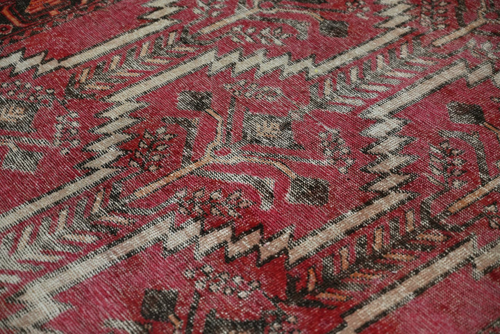 red Accent rug 3' 10" x 6' 4"
