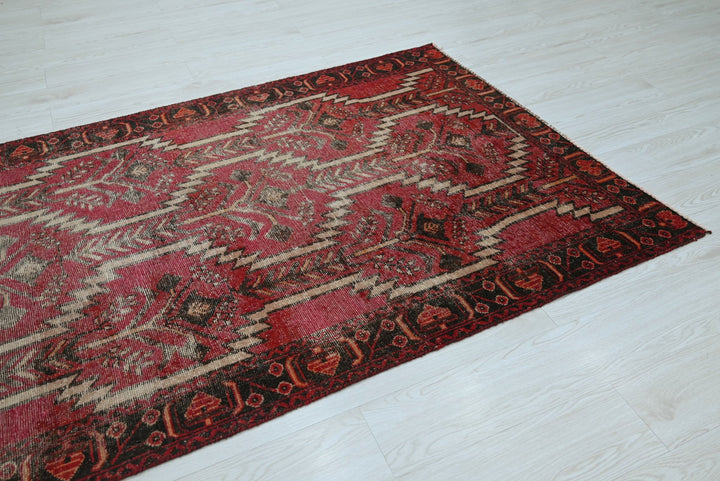 red Accent rug 3' 10" x 6' 4"