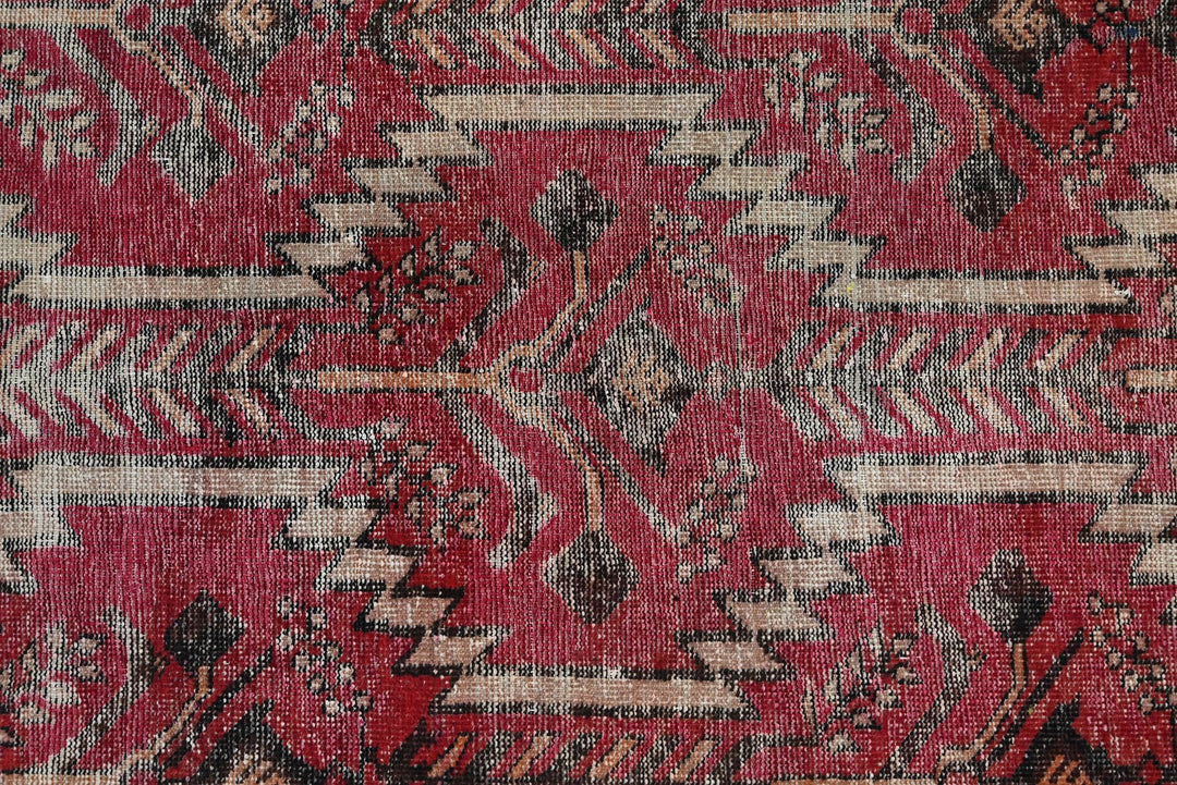 red Accent rug 3' 10" x 6' 4"