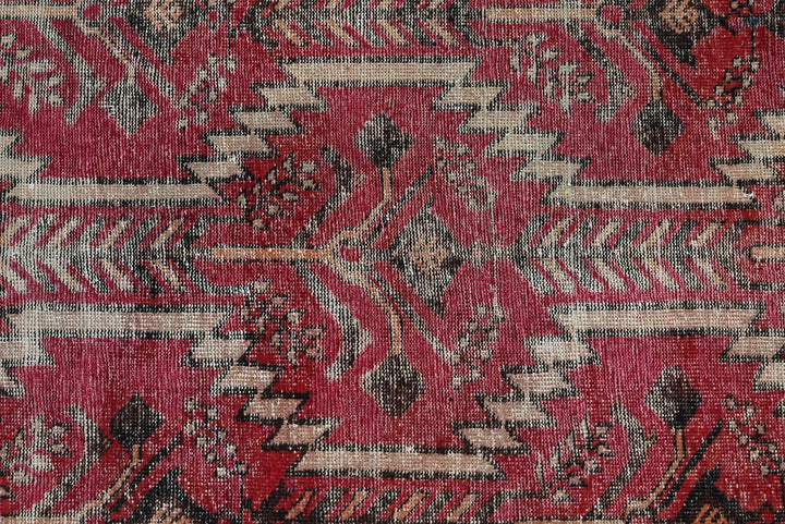 red Accent rug 3' 10" x 6' 4"
