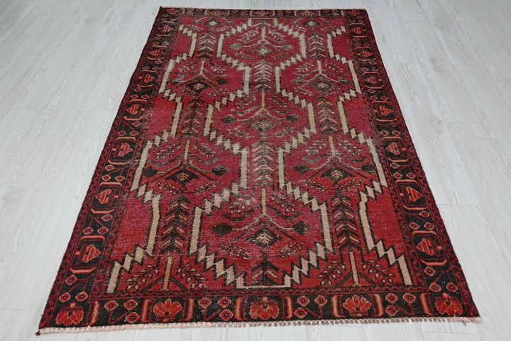 red Accent rug 3' 10" x 6' 4"