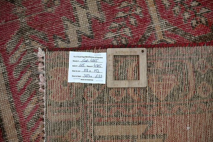 red Accent rug 3' 10" x 6' 4"